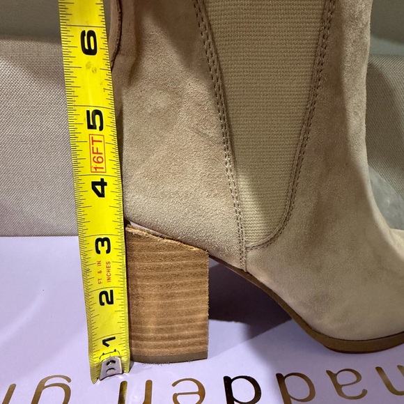 Steve Madden Women's Beige Suede Ankle Booties: KNOXI TAUPE SUEDE booties - Picture 6 of 6